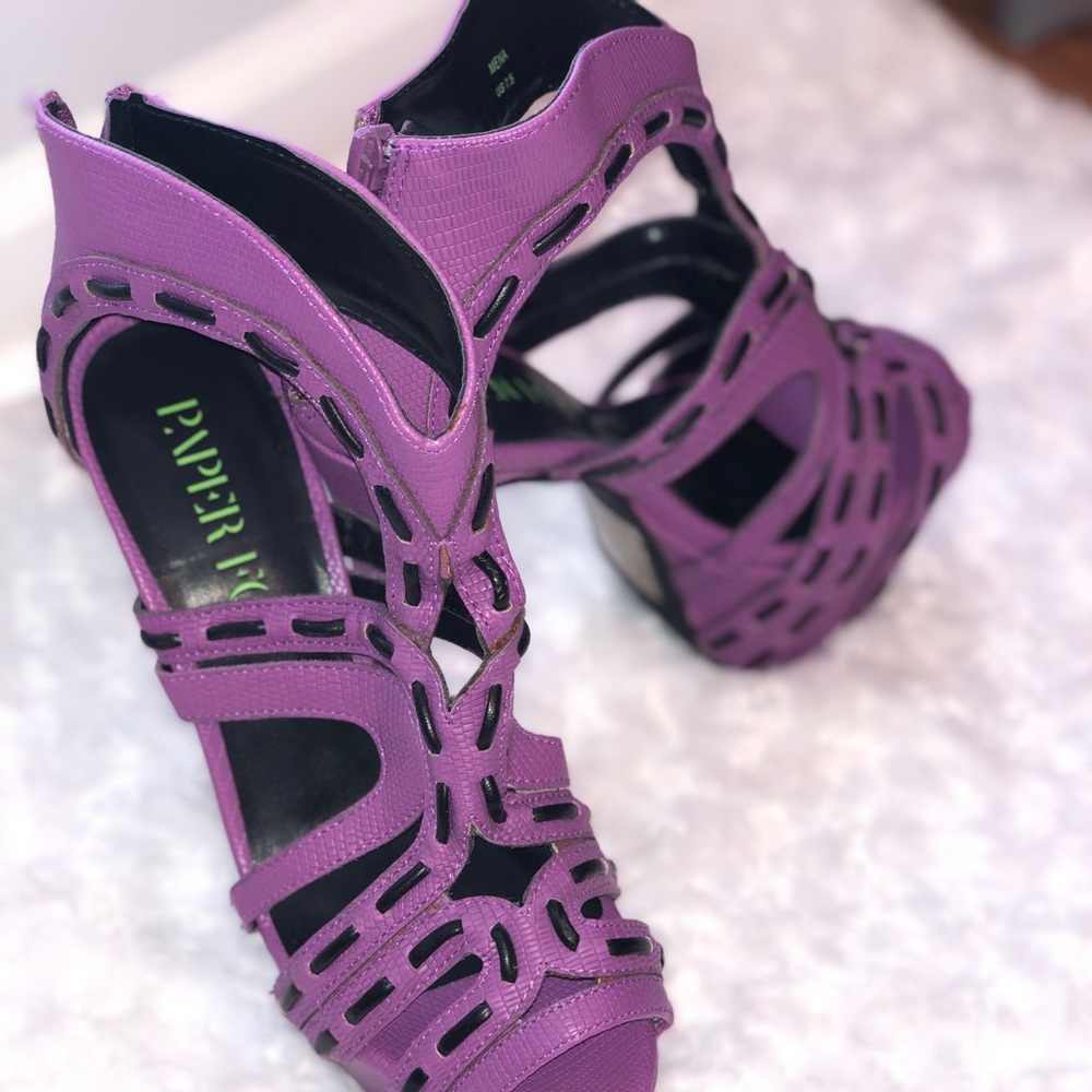Heels - Picture 2 of 3